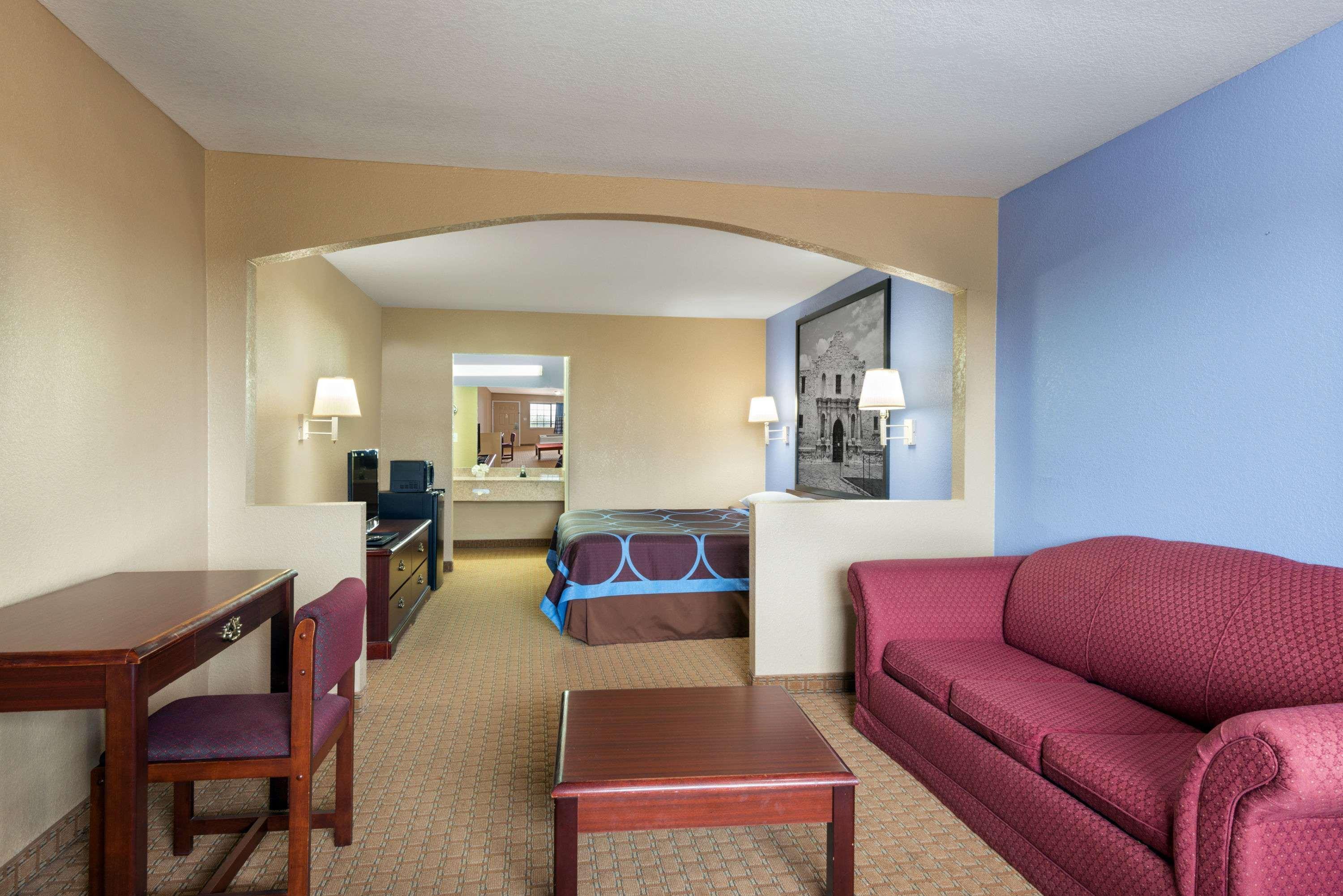 Super 8 By Wyndham San Antonio/Riverwalk Area Bagian luar foto