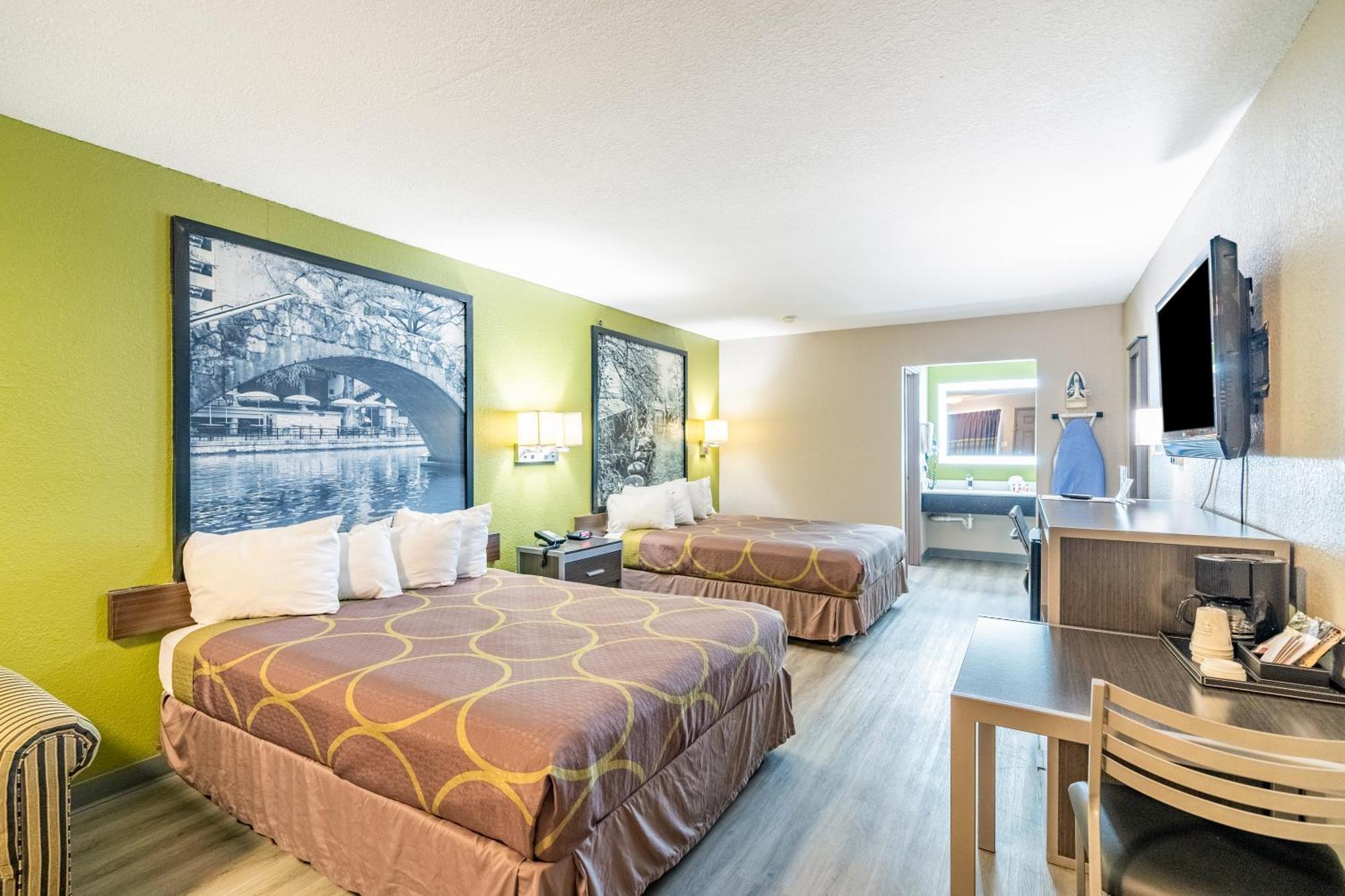 Super 8 By Wyndham San Antonio/Riverwalk Area Bagian luar foto