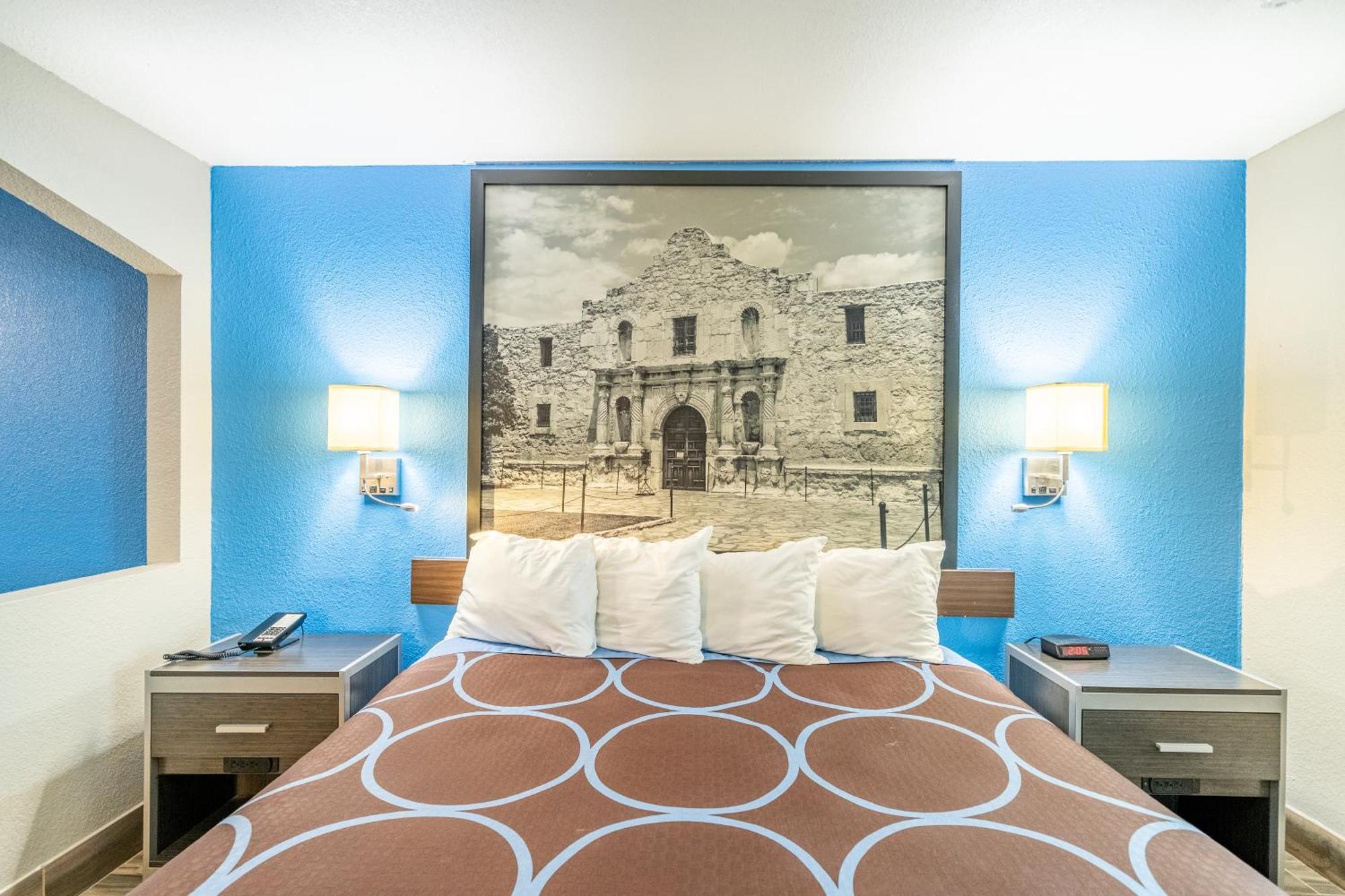 Super 8 By Wyndham San Antonio/Riverwalk Area Bagian luar foto