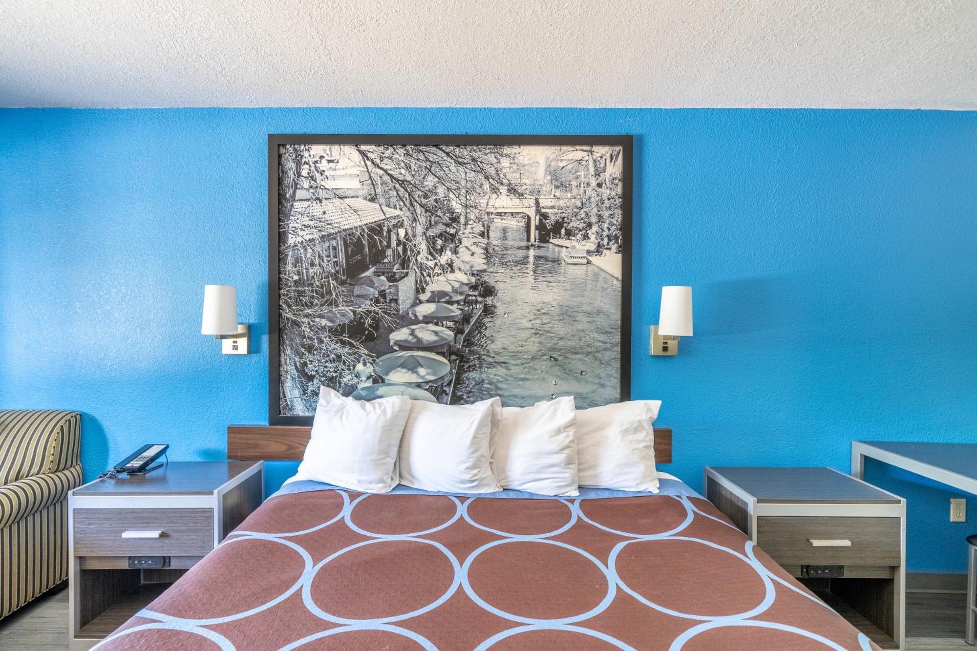 Super 8 By Wyndham San Antonio/Riverwalk Area Bagian luar foto