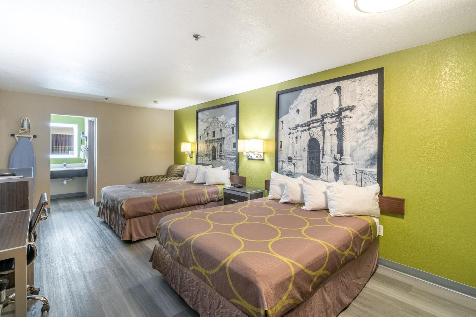 Super 8 By Wyndham San Antonio/Riverwalk Area Bagian luar foto