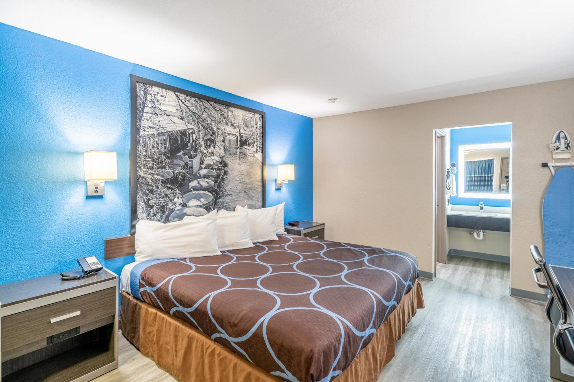 Super 8 By Wyndham San Antonio/Riverwalk Area Bagian luar foto