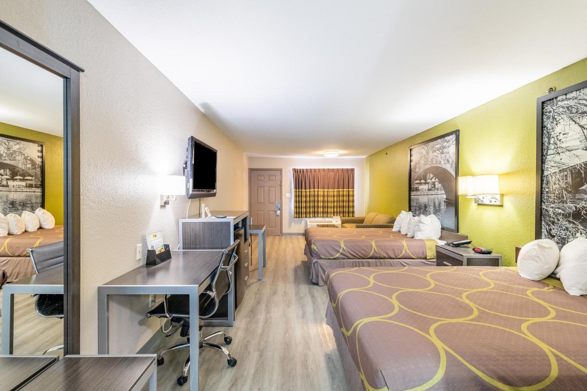 Super 8 By Wyndham San Antonio/Riverwalk Area Bagian luar foto
