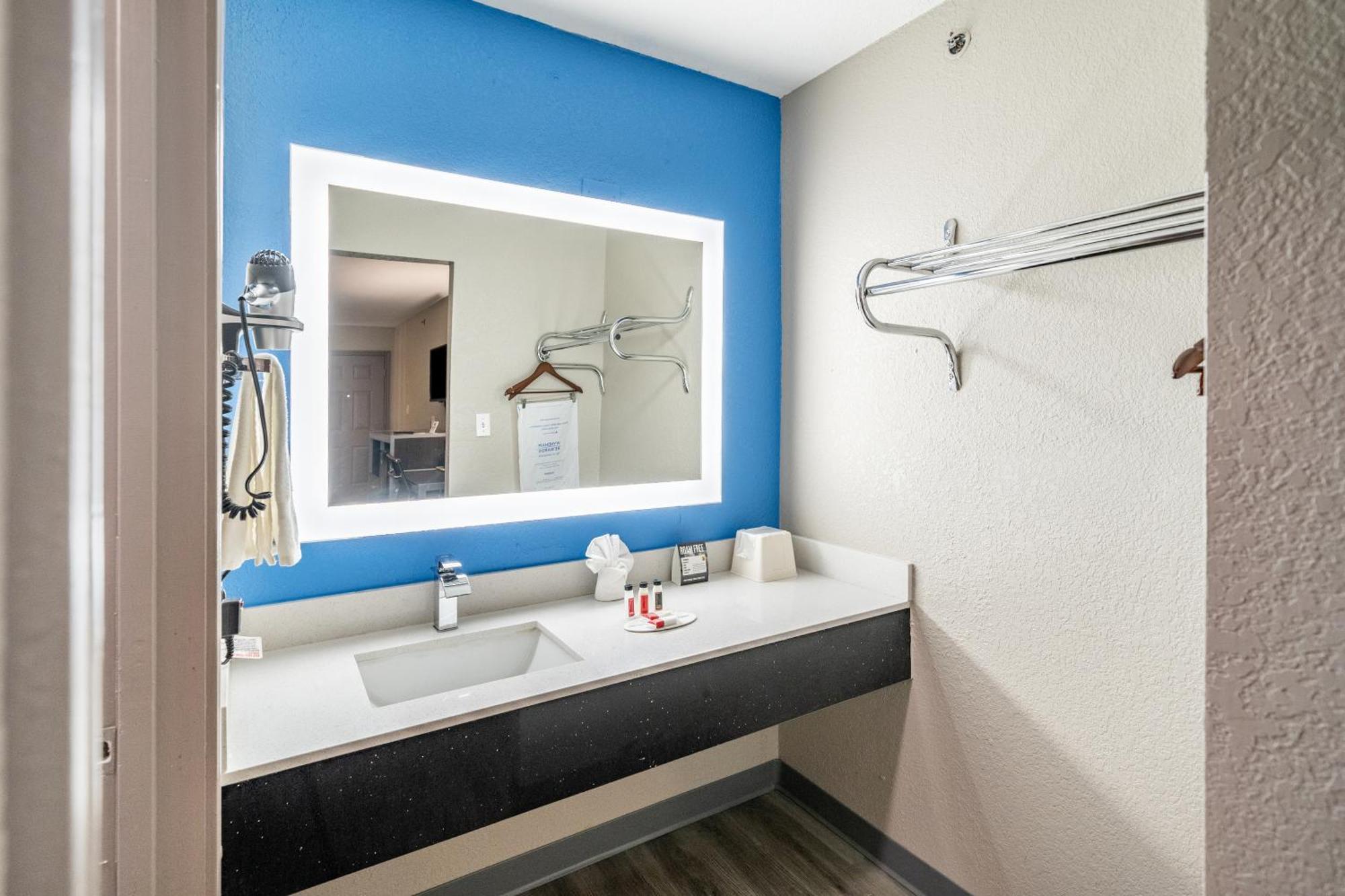 Super 8 By Wyndham San Antonio/Riverwalk Area Bagian luar foto