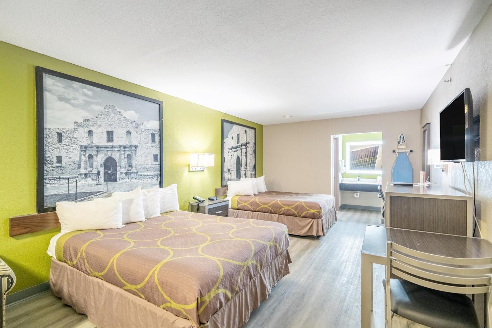Super 8 By Wyndham San Antonio/Riverwalk Area Bagian luar foto