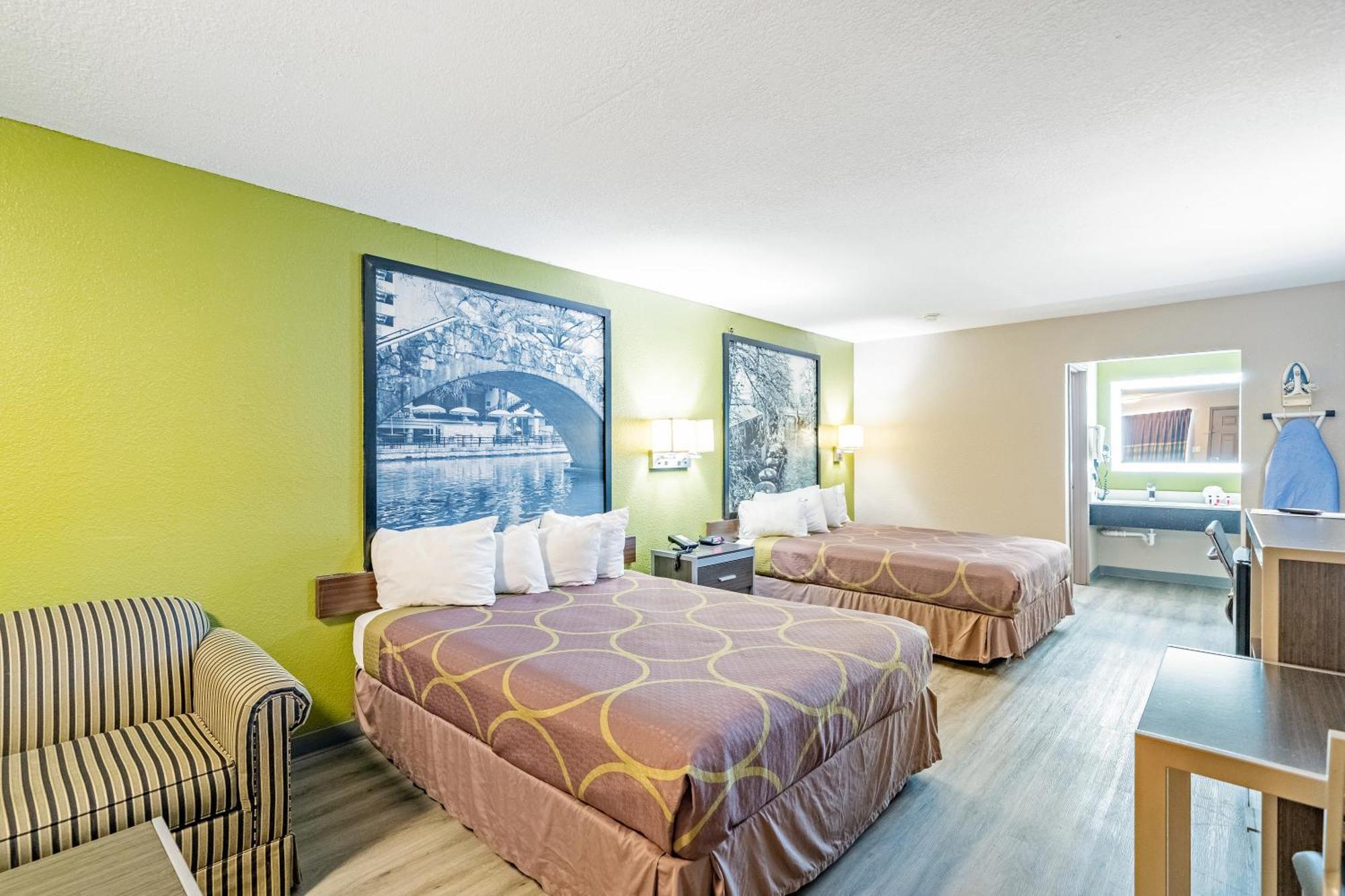 Super 8 By Wyndham San Antonio/Riverwalk Area Bagian luar foto