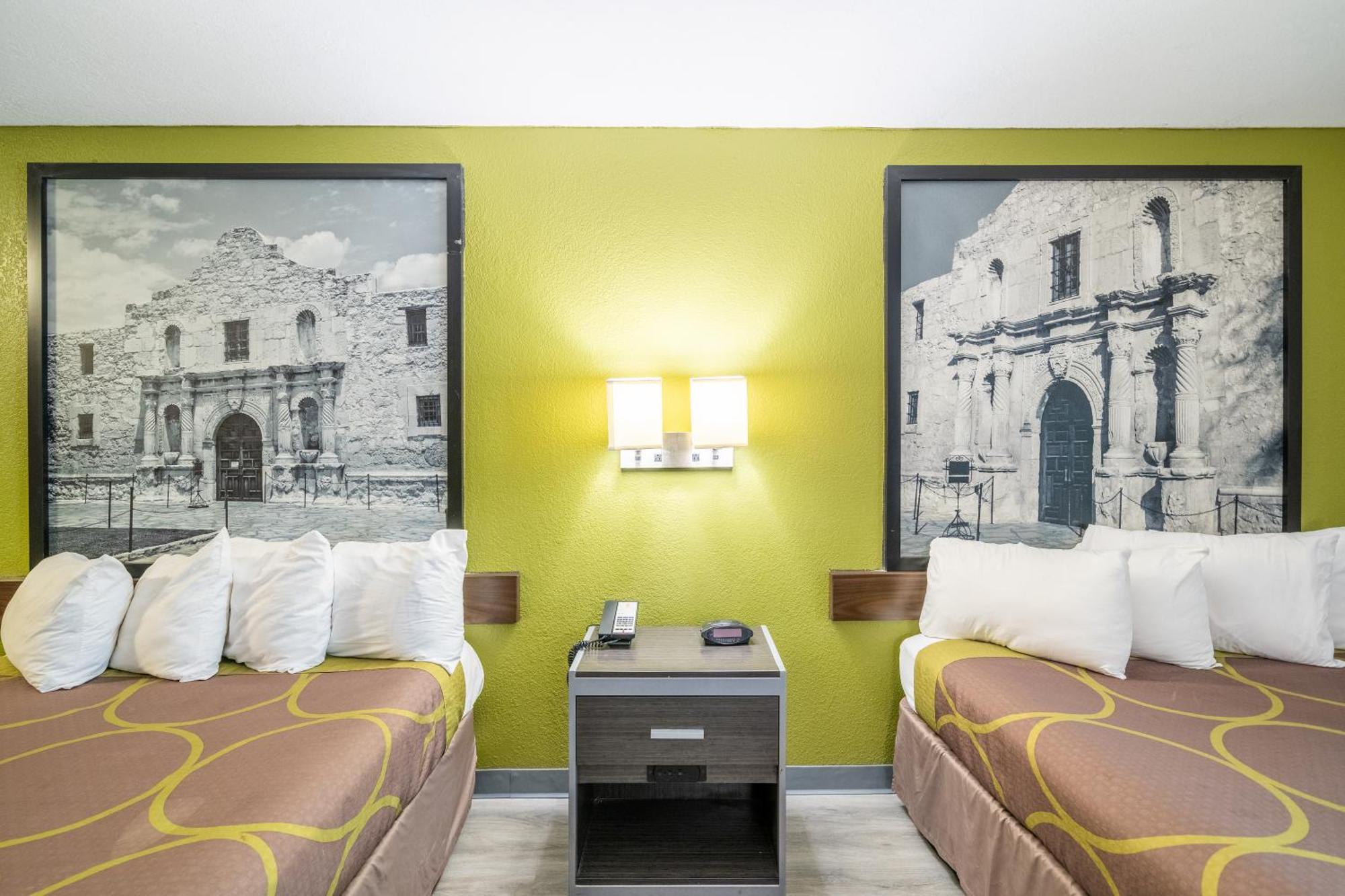 Super 8 By Wyndham San Antonio/Riverwalk Area Bagian luar foto