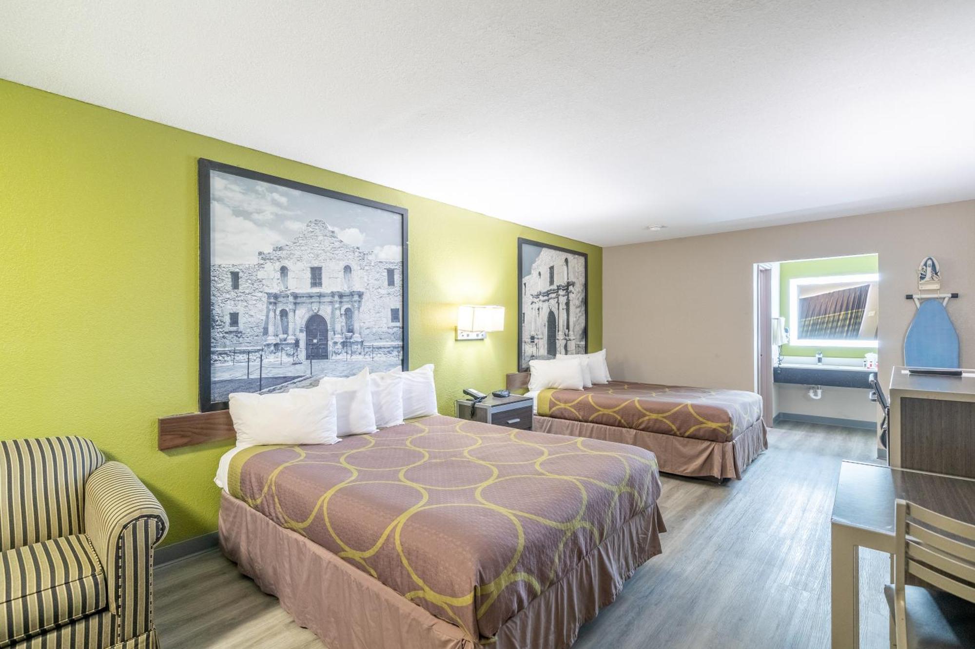 Super 8 By Wyndham San Antonio/Riverwalk Area Bagian luar foto
