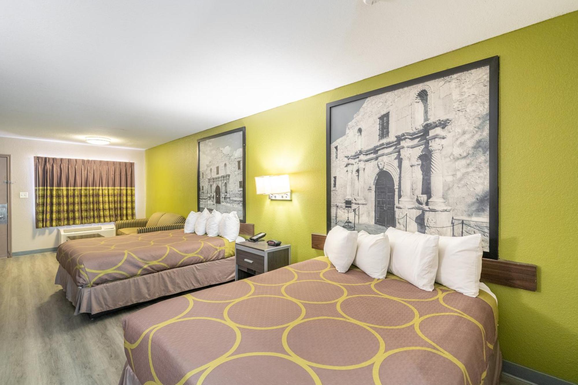 Super 8 By Wyndham San Antonio/Riverwalk Area Bagian luar foto