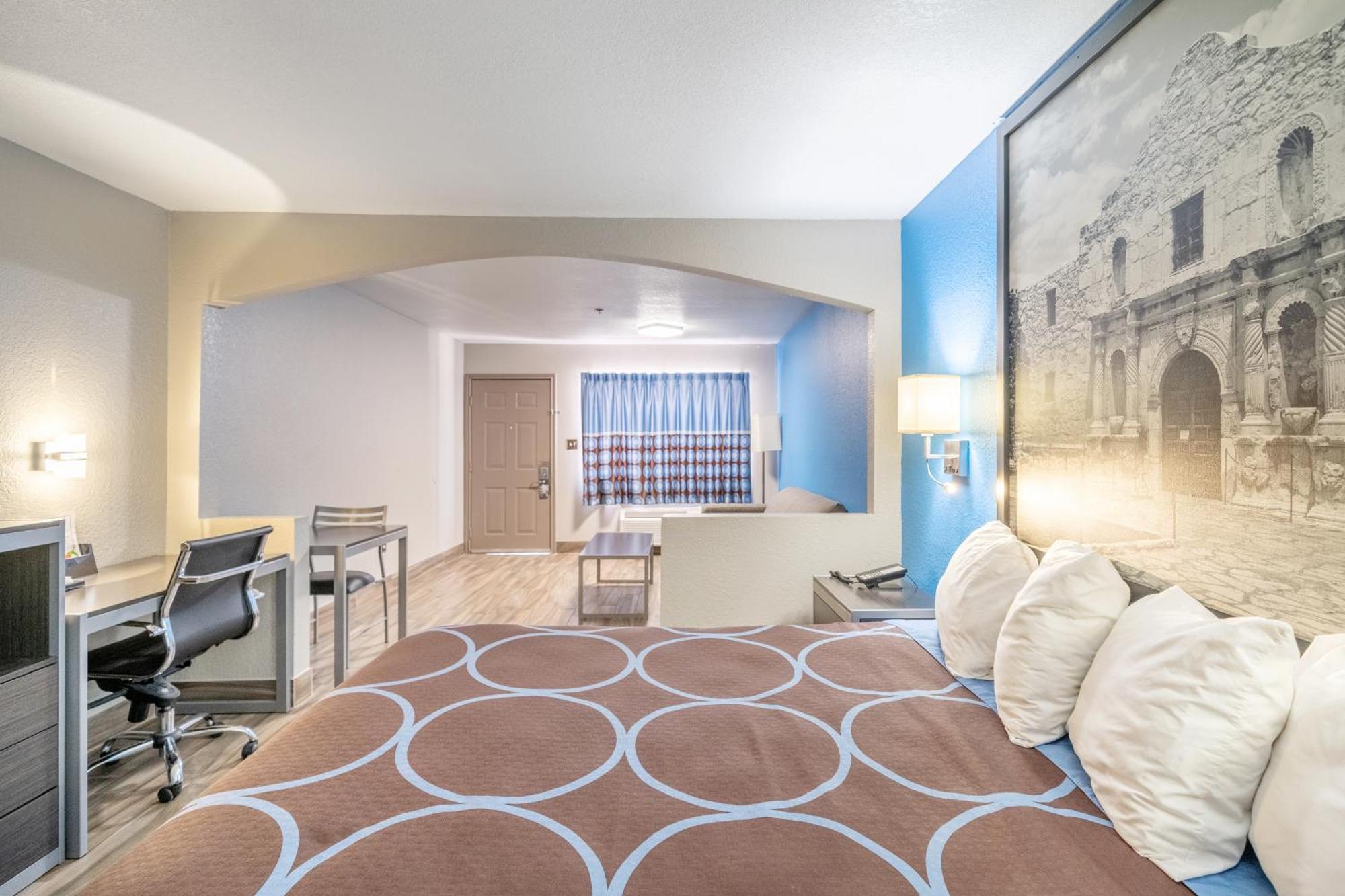 Super 8 By Wyndham San Antonio/Riverwalk Area Bagian luar foto