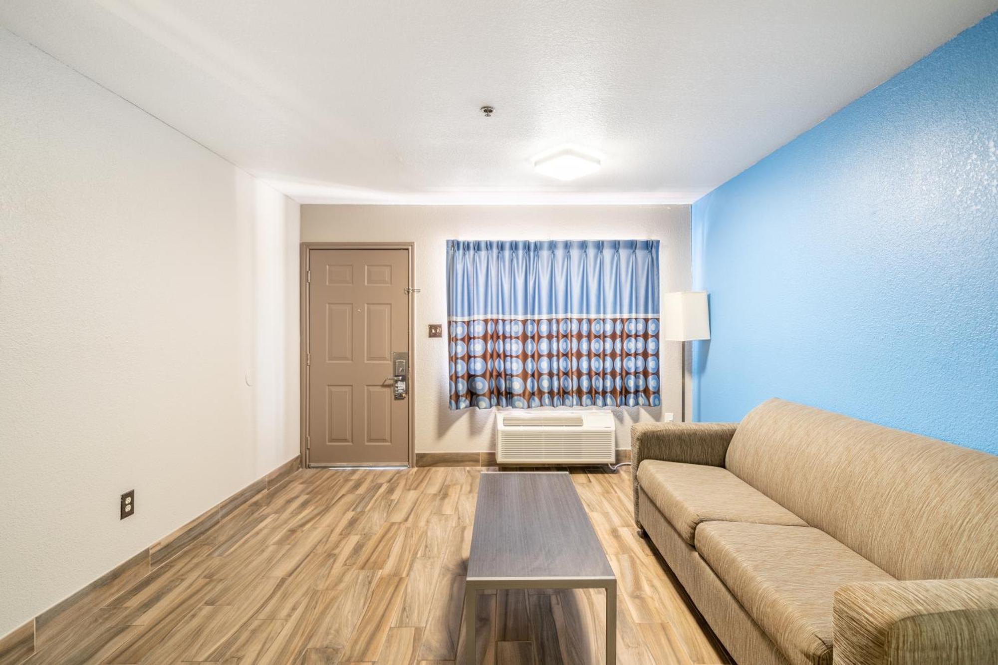 Super 8 By Wyndham San Antonio/Riverwalk Area Bagian luar foto